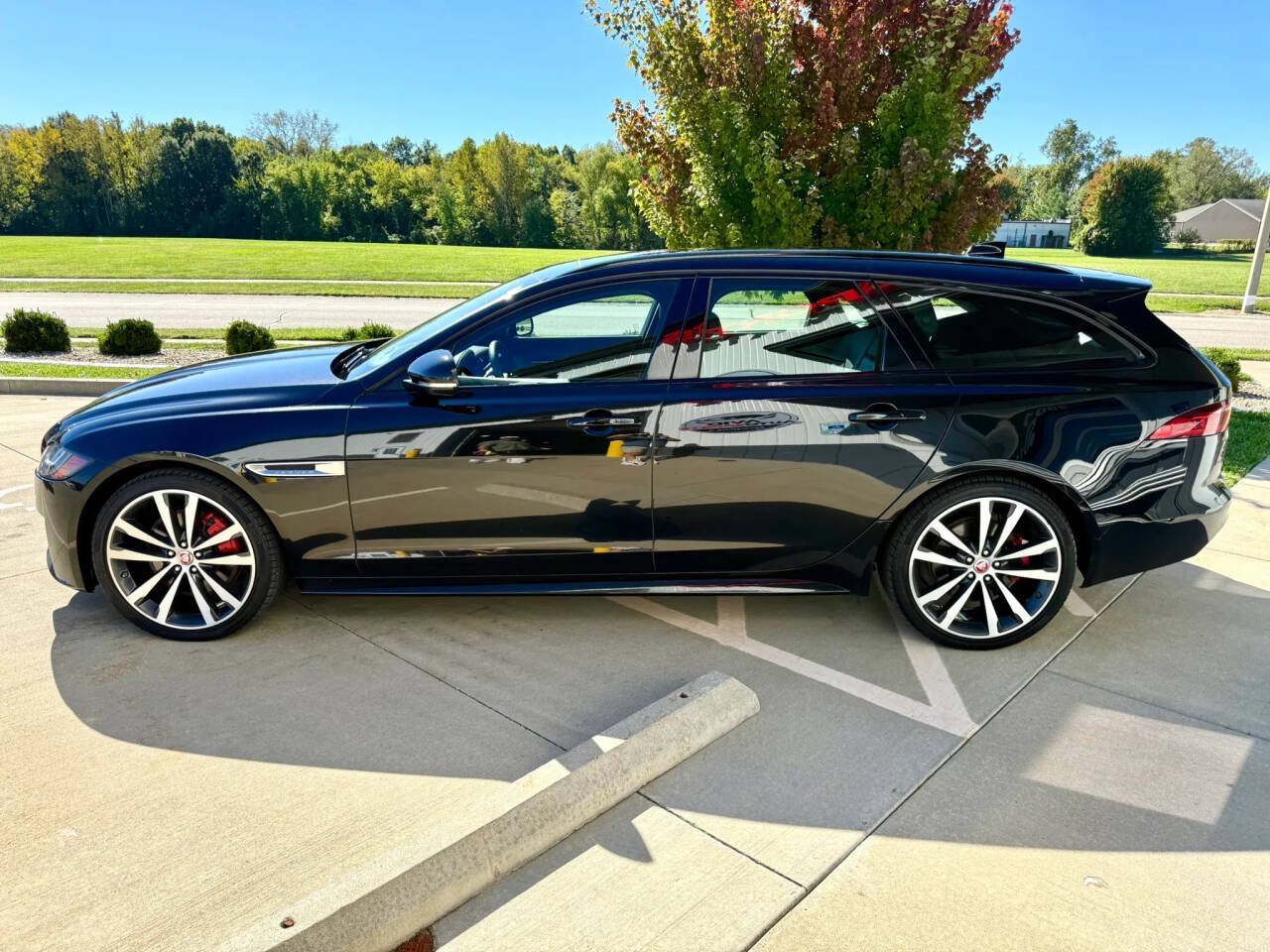Used 2018 Jaguar XF S AWD/4WD image 5
