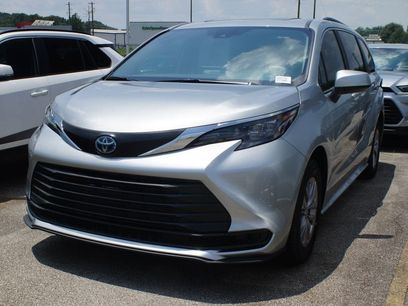 Used 2025 Toyota Sienna LE