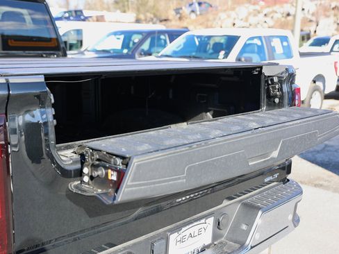 Used 2025 GMC Sierra 2500 SLT w/ SLT Premium Package image 15