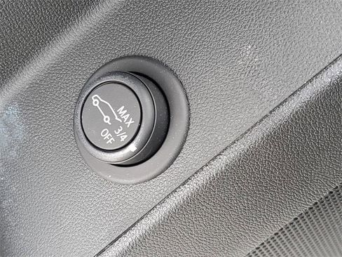 Used 2023 Chevrolet Equinox LT image 24