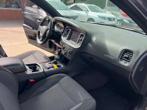 Used 2018 Dodge Charger SXT RWD image 19
