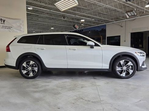 Certified 2026 Volvo V60 B5 Cross Country Plus w/ Protection Package Premier AWD/4WD image 30