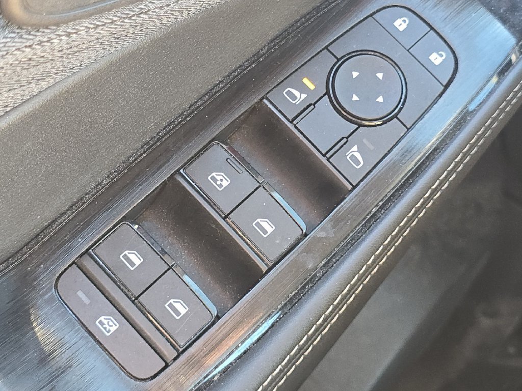 Used 2023 Nissan Rogue SV AWD/4WD image 25