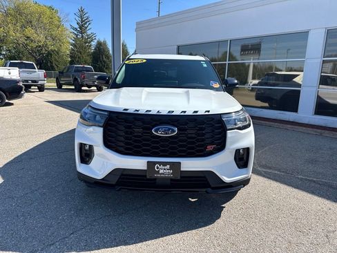 Used 2025 Ford Explorer ST w/ Sun And Sound Package AWD/4WD image 5