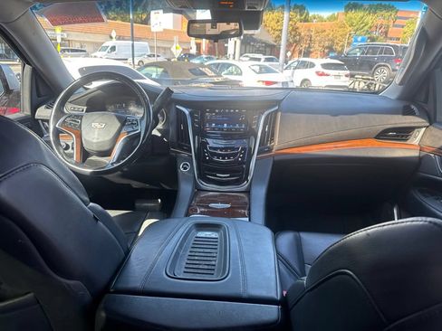 Used 2018 Cadillac Escalade ESV Luxury RWD image 8