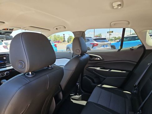 Used 2025 Chevrolet Trax LT w/ Driver Confidence Package FWD image 21