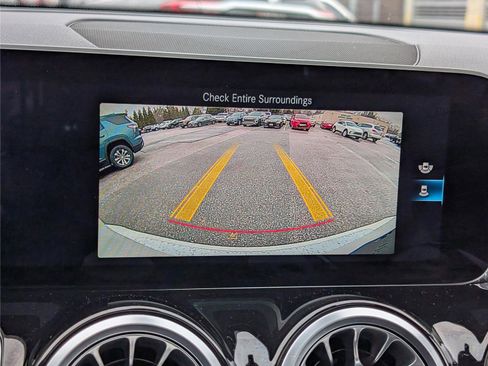 Used 2021 Mercedes-Benz GLB 250 4MATIC image 29