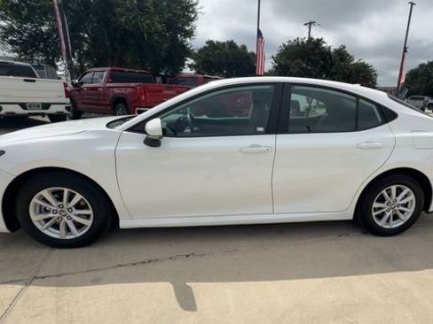 Used 2026 Toyota Camry LE FWD image 5