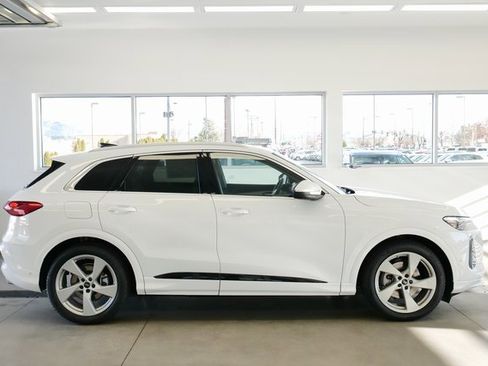 New 2025 Audi Q5 Prestige image 7