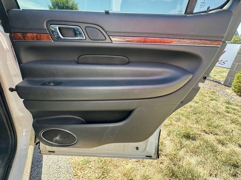 Used 2013 Lincoln MKT AWD image 31