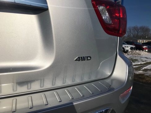 Used 2020 Nissan Pathfinder S image 40