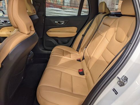 Used 2021 Volvo V60 T5 Cross Country image 23