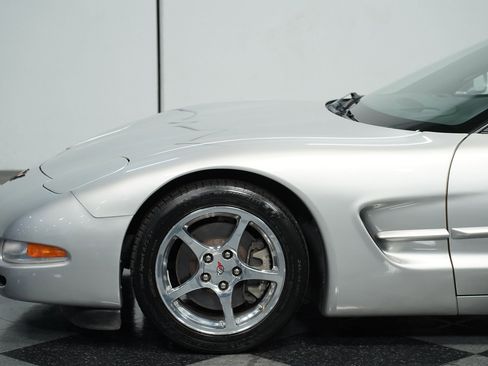 Used 2004 Chevrolet Corvette Coupe w/ Preferred Equipment Group image 19