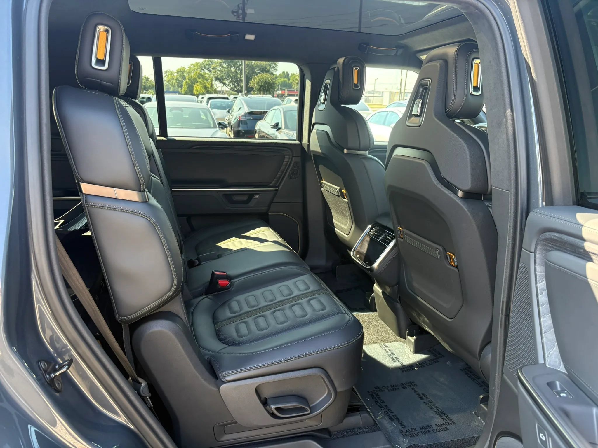 Used 2025 Rivian R1S Adventure Dual AWD/4WD image 12