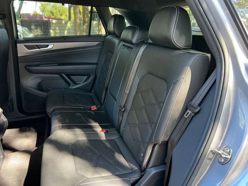 Used 2025 Volkswagen Atlas Cross Sport SE image 34