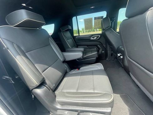 Used 2024 GMC Yukon XL SLT w/ SLT Premium Package AWD/4WD image 27