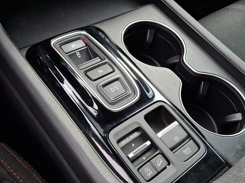 Used 2025 Honda Pilot Sport image 18