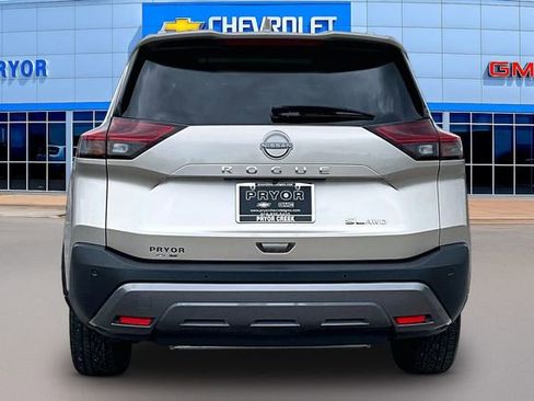 Used 2023 Nissan Rogue SL AWD/4WD image 6