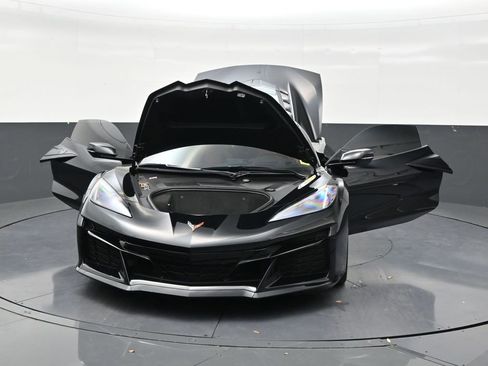 Used 2025 Chevrolet Corvette E-Ray AWD/4WD image 33