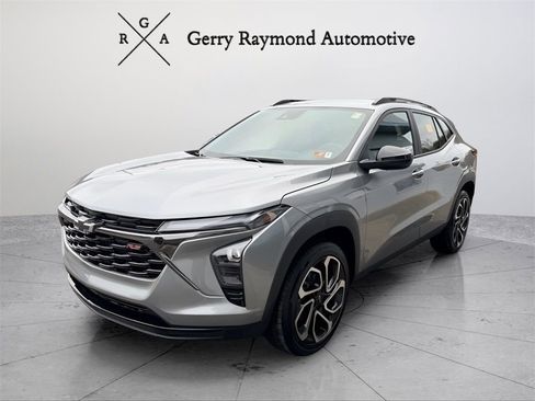 Used 2025 Chevrolet Trax RS w/ Driver Confidence Package image 3