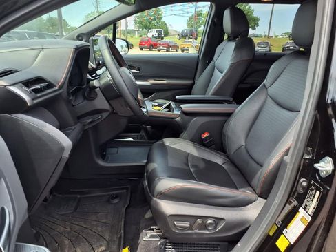 Used 2023 Toyota Sienna XSE w/ XSE Plus Package AWD/4WD image 9