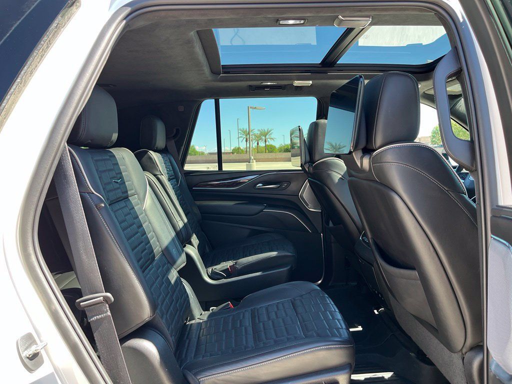 Used 2022 Cadillac Escalade Sport Platinum AWD/4WD image 18
