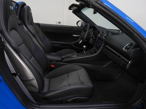 Used 2022 Porsche 718 Boxster RWD image 28