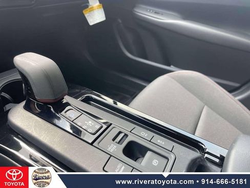 Used 2024 Toyota Prius Prime FWD image 31