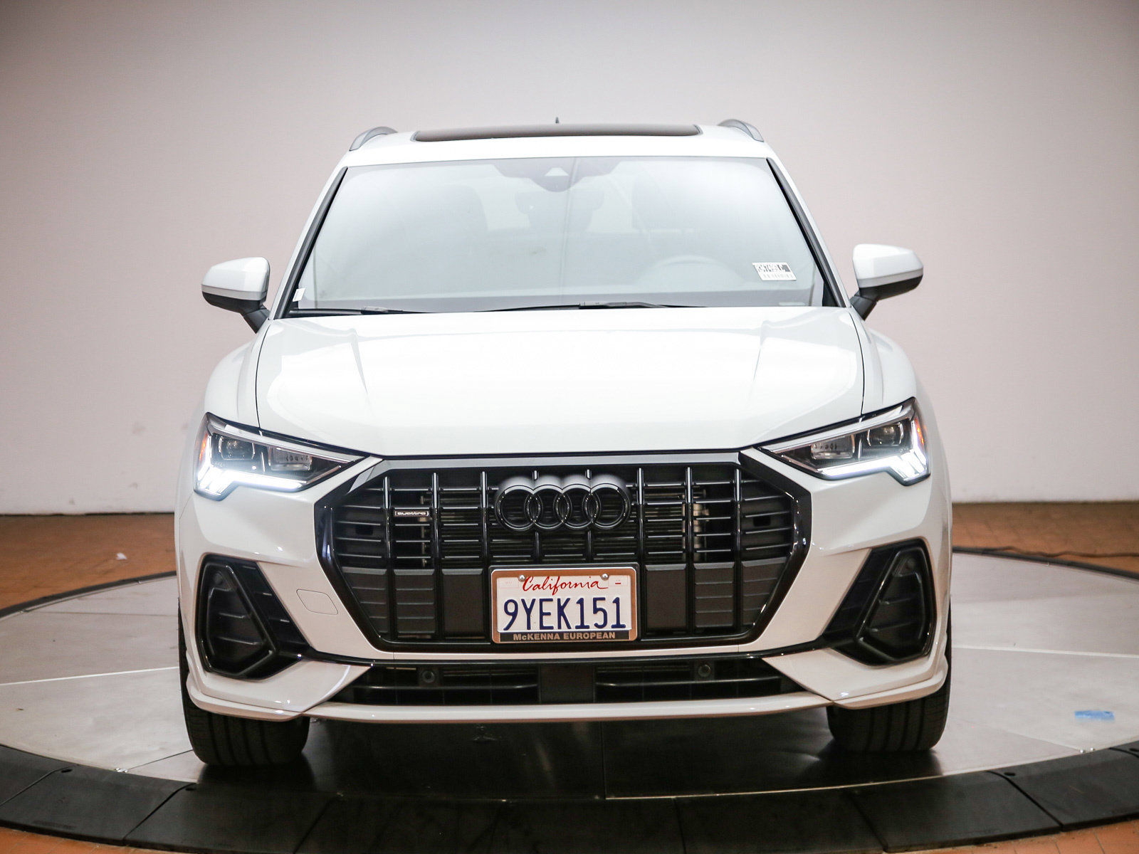 Certified 2025 Audi Q3 2.0T Premium AWD/4WD image 2