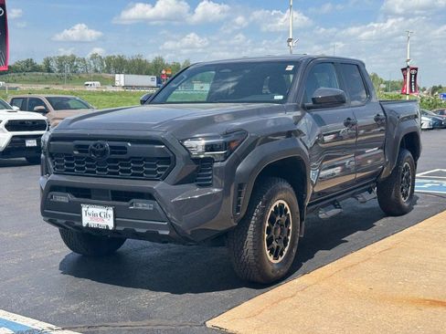 Certified 2024 Toyota Tacoma TRD Off-Road AWD/4WD image 7