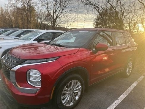 Used 2022 Mitsubishi Outlander ES image 12