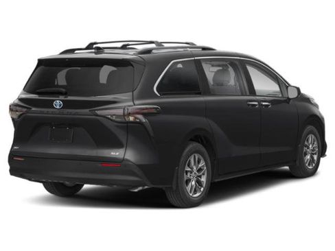 Used 2025 Toyota Sienna XLE AWD/4WD image 2