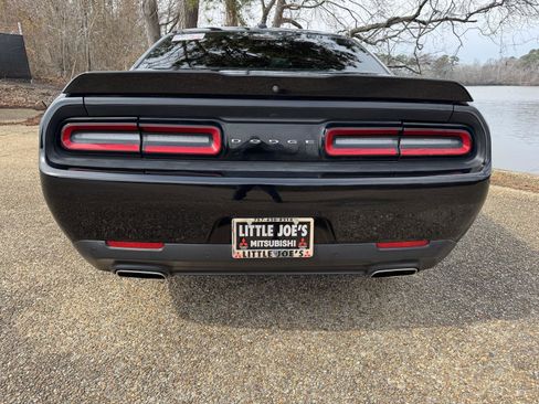 Used 2018 Dodge Challenger SXT image 7