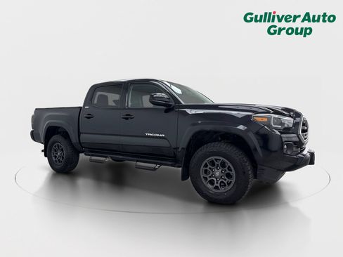 Used 2018 Toyota Tacoma SR5 AWD/4WD image 12