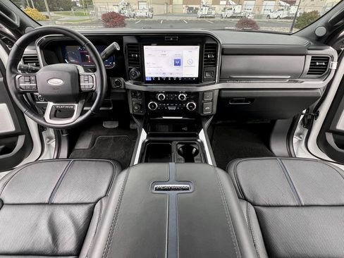 Used 2025 Ford F250 Platinum image 4