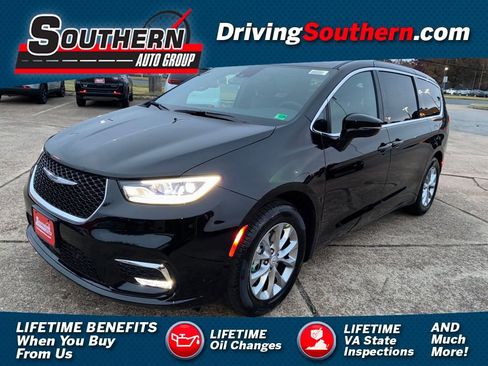 New 2026 Chrysler Pacifica Limited w/ Trailer Tow Group FWD image 1
