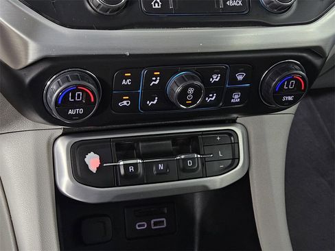 Used 2020 GMC Acadia SLT image 15