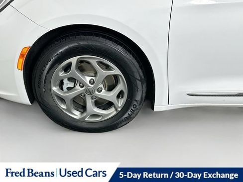 Used 2023 Chrysler Pacifica Limited FWD image 40