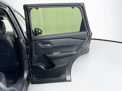 Used 2025 Nissan Rogue SV w/ SV Premium Package FWD image 30