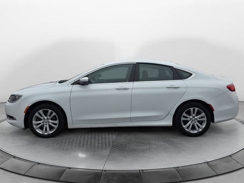 Used 2017 Chrysler 200 Limited Platinum image 2