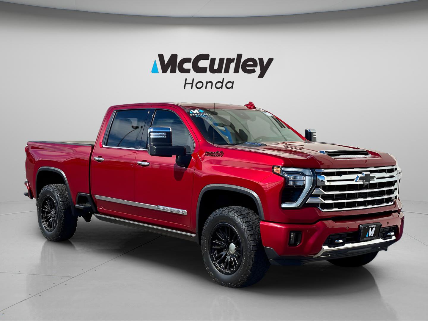 Used 2024 Chevrolet Silverado 2500 High Country w/ Technology Package AWD/4WD image 1