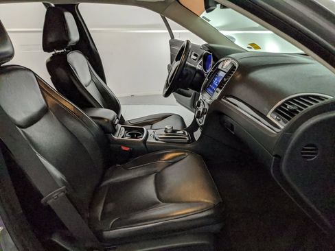 Used 2018 Chrysler 300 Limited image 20