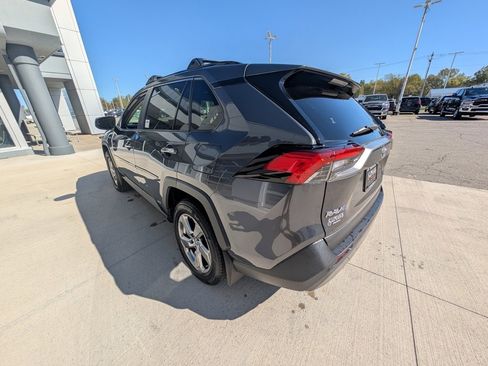 Used 2019 Toyota RAV4 Limited image 6