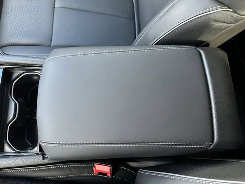 New 2025 Jeep Grand Cherokee Overland image 32