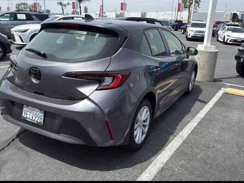 Used 2023 Toyota Corolla SE w/ SE Premium Package FWD image 2