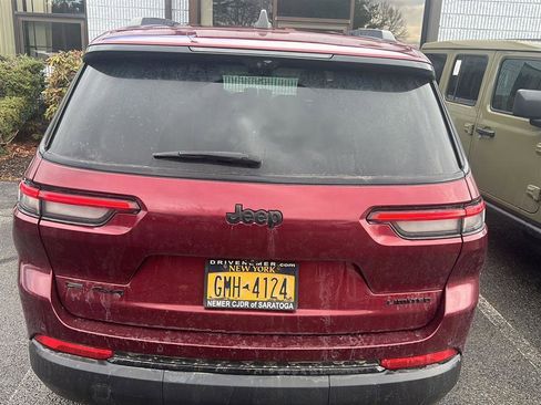 Used 2023 Jeep Grand Cherokee L Limited w/ Luxury Tech Group II image 10