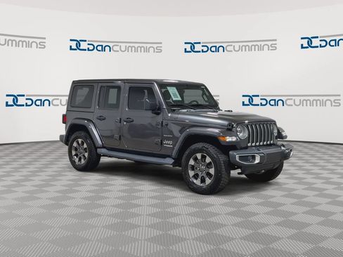 Used 2018 Jeep Wrangler Unlimited Sahara AWD/4WD image 3