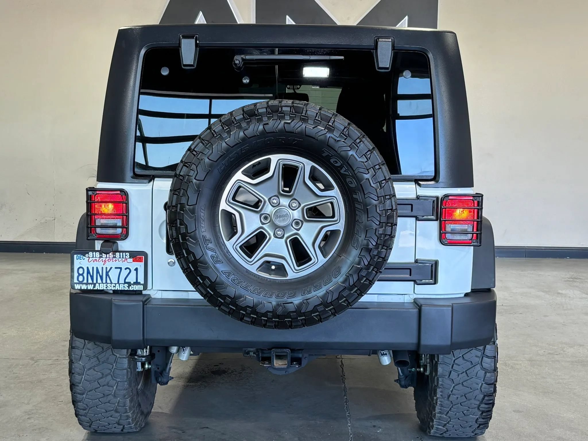 Used 2014 Jeep Wrangler Unlimited Rubicon w/ Max Tow Package AWD/4WD image 5