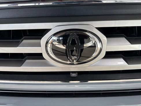 Used 2020 Toyota Tacoma Limited AWD/4WD image 16
