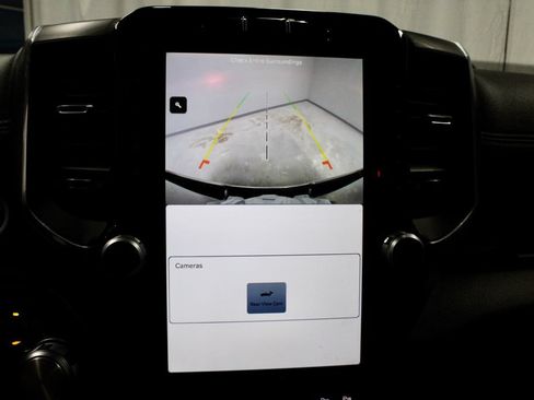 Used 2023 RAM 1500 Laramie AWD/4WD image 2